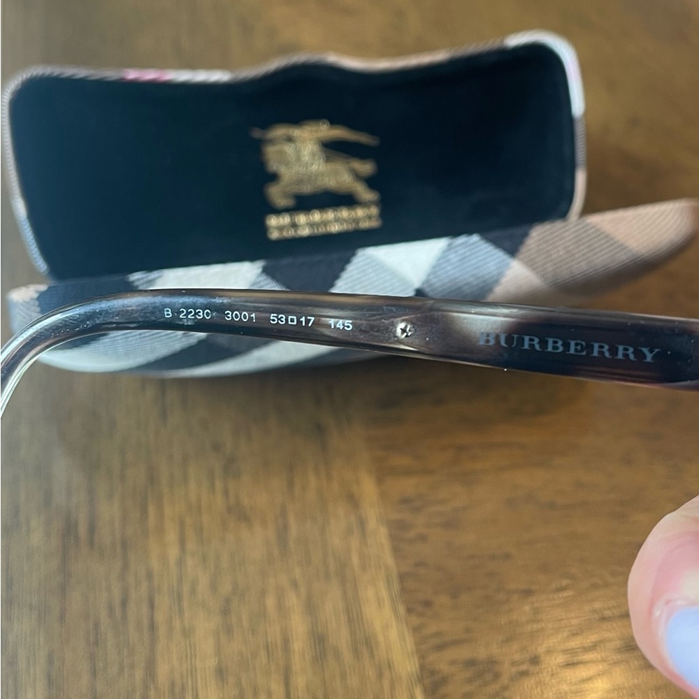 Burberry Nova Check Hard Eye Case - Picture 12 of 13